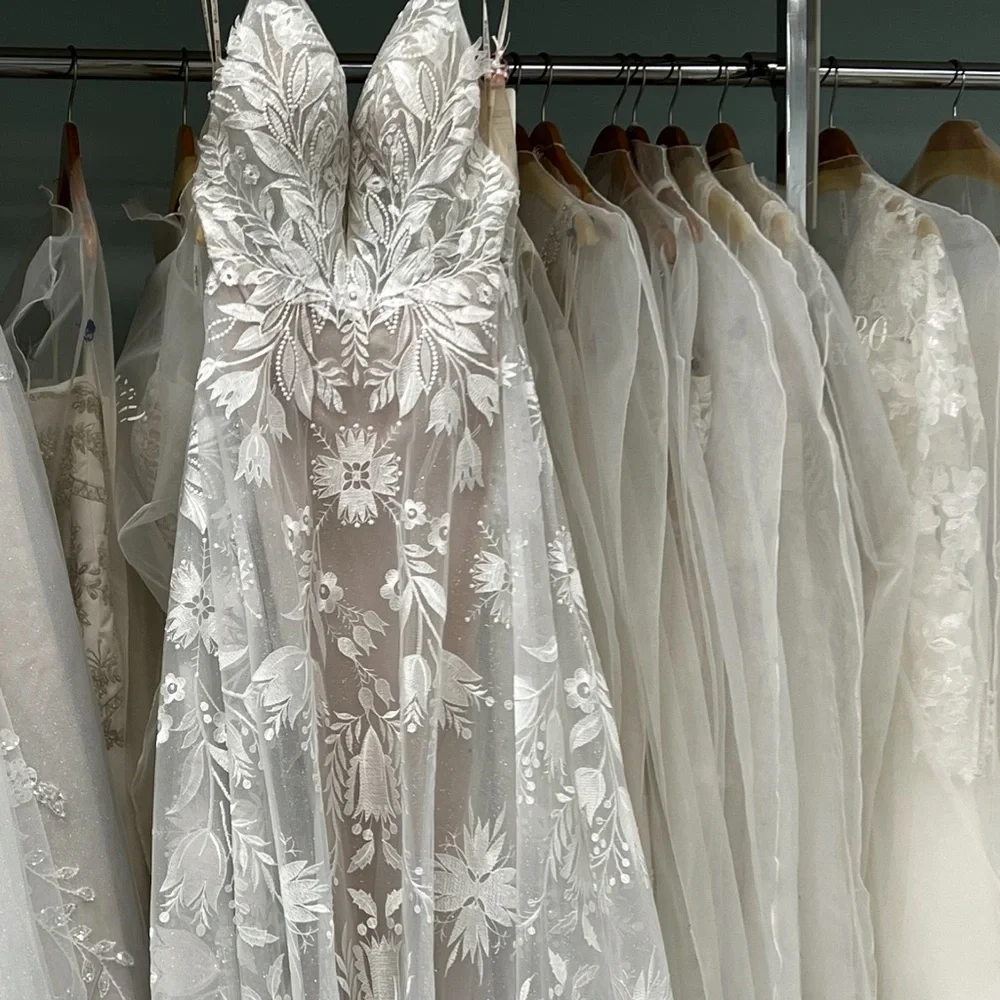 Maggie Sottero White Floral Lace Wedding Dress - Picture 1 of 5